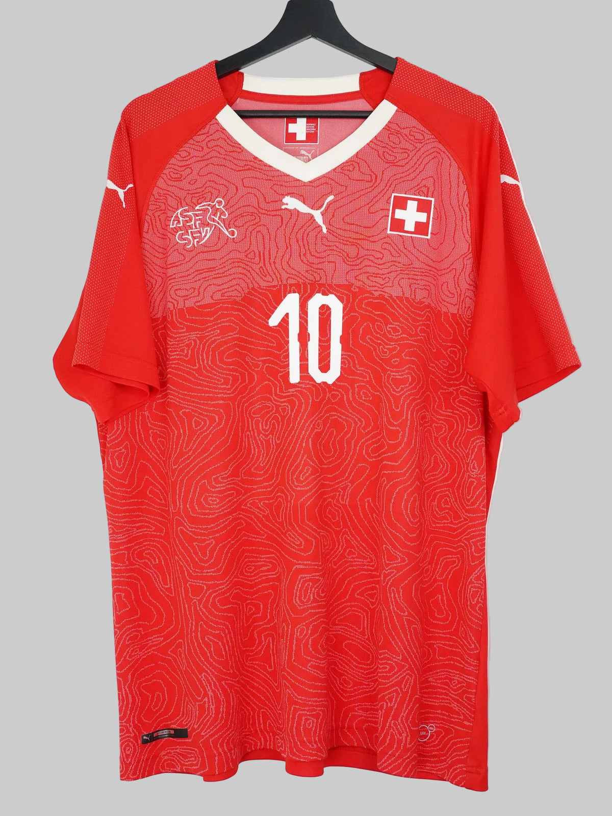 Switzerland 2018/19 Home Shirt - Xhaka #10 (XL)